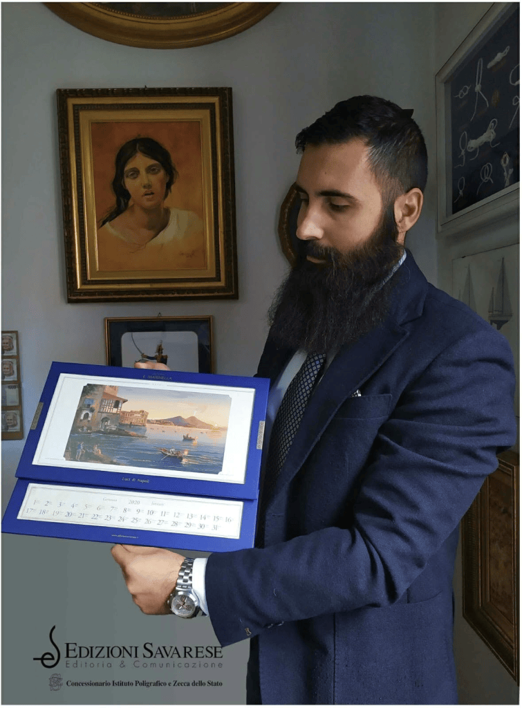 Ruggero M. Savarese mostra il calendario E. Marinella 2020, Luci di Napoli, con una gouache di Palazzo Donn’Anna